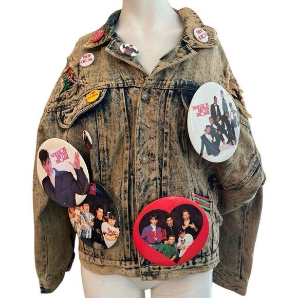 East West Jackets & Blazers - Small Acid Wash Denim Jacket Lot of 26 New Kids on The Block Buttons Donnie Joey